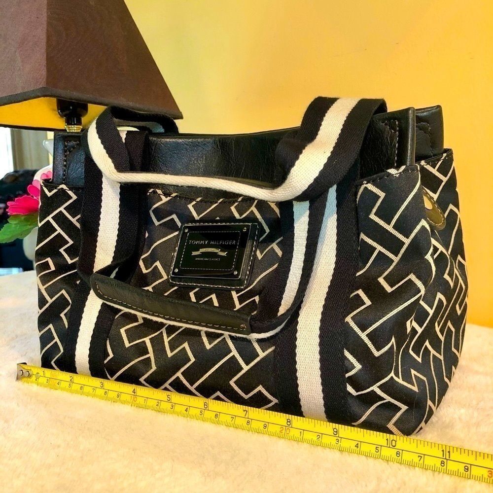 TOMMY HILFIGER AMERICAN CLASSIC SMALL SATCHEL - Picture 13 of 13